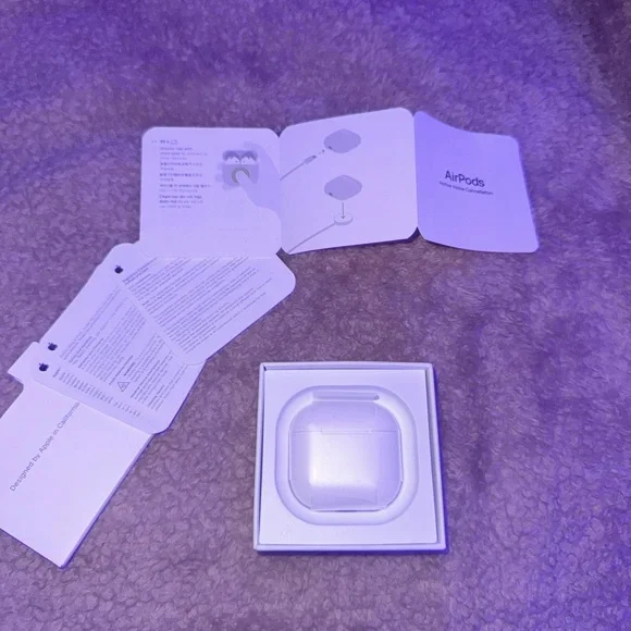 Apple AirPod 4 active noise cancellation